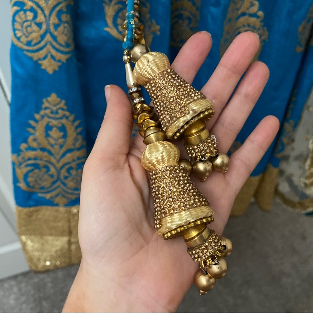 Authentic embroidered imported Indian silk wedding lehenga - Picture 9 of 16